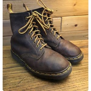 Dr. Martens made in England vtg boots
